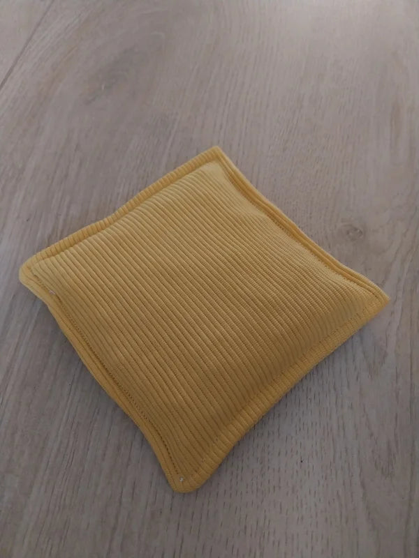 Oud geel rib pittenzakje speelgoed