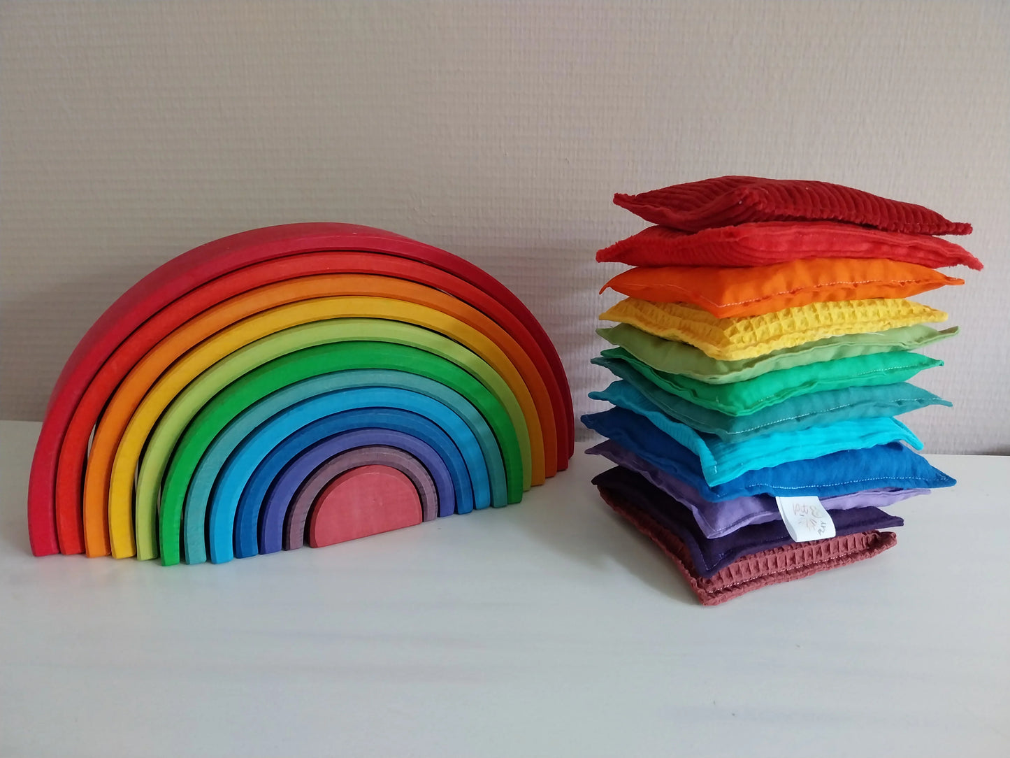 🌈 Sensorische Pittenzakjes – Set van 12 Regenboog Pittenzakken – Combineer met Grimm’s Regenboog & Stapelstein - Pit and play
