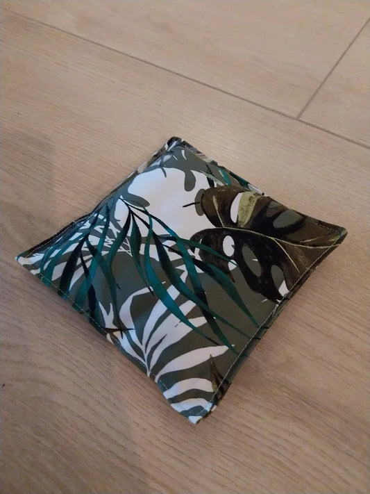 Groene blaadjes monstera pittenzakje
